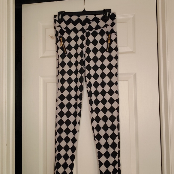 Gwen Inspired Black/White Leggings, HOT 🔥 - Picture 1 of 3